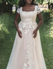 Model in wedding dress Allure Bridgerton White version BR1006
